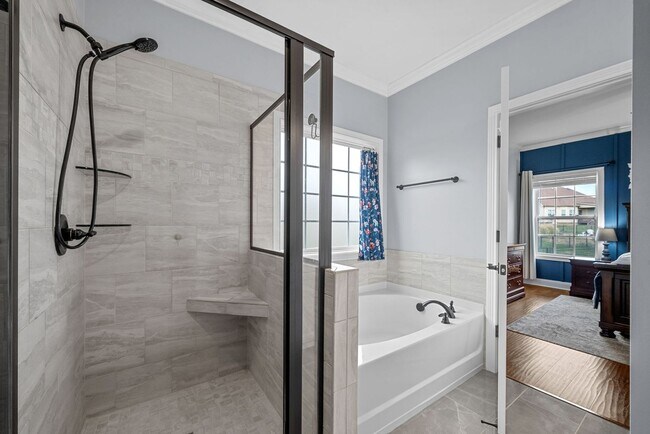 Building Photo - Pet Friendly Four Bedroom with Bonus!