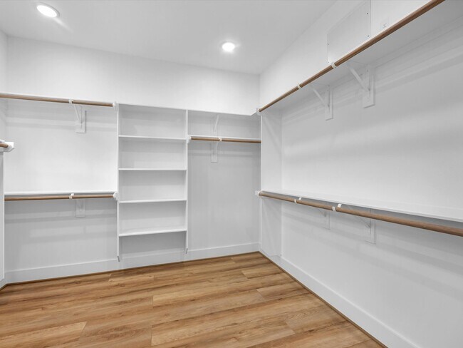 Building Photo - 4804 Elysian St