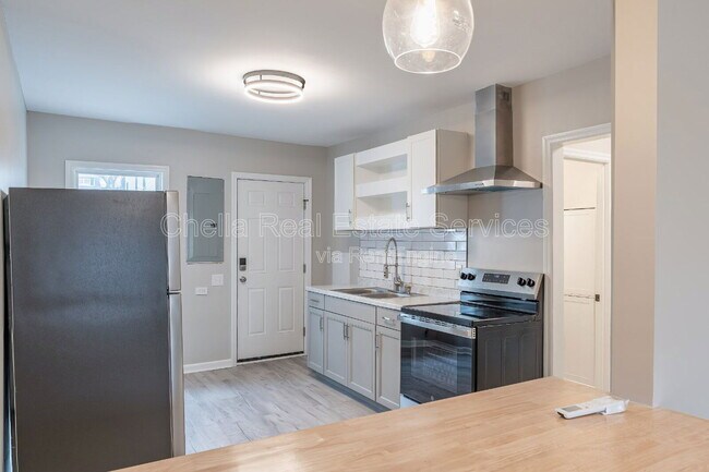 Building Photo - 922 Morrow Rd