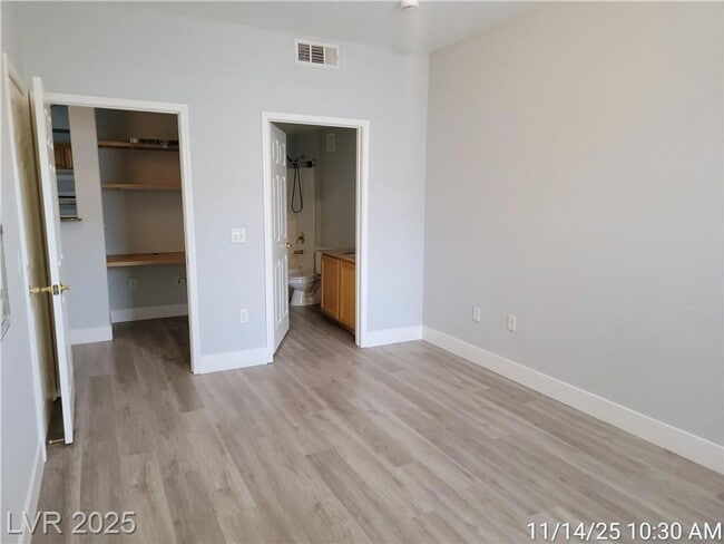 Building Photo - SOUTHWEST GATED 2-BED, 2-BATH FIRST-FLOOR ...