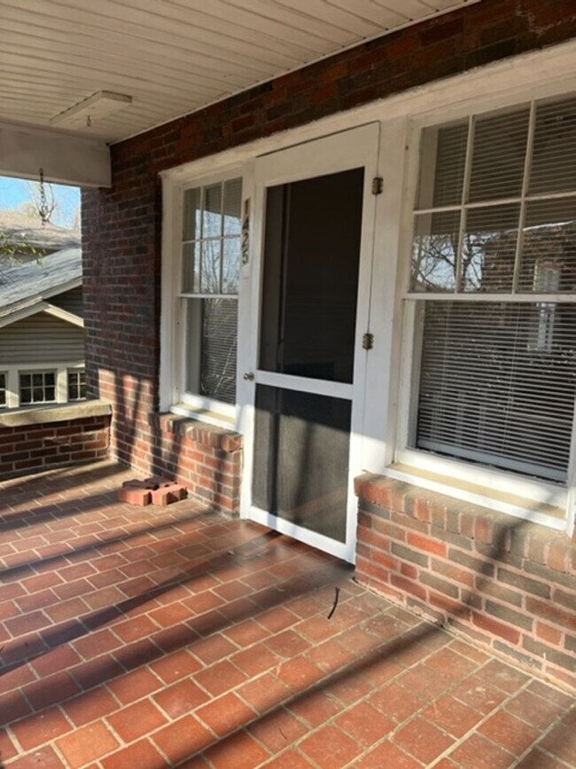 Building Photo - FERRIE RICH DUPLEX