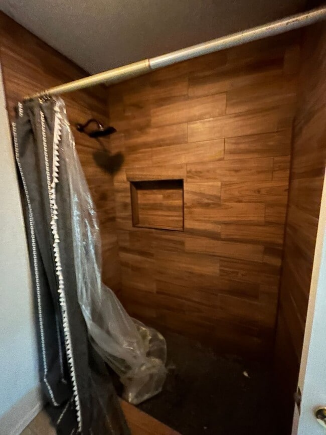 Building Photo - Spacious, open and upgraded home in Northwest Hanford....with 30 solar panels!!!