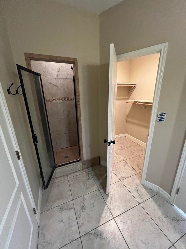 Building Photo - 373 Lenora Ave