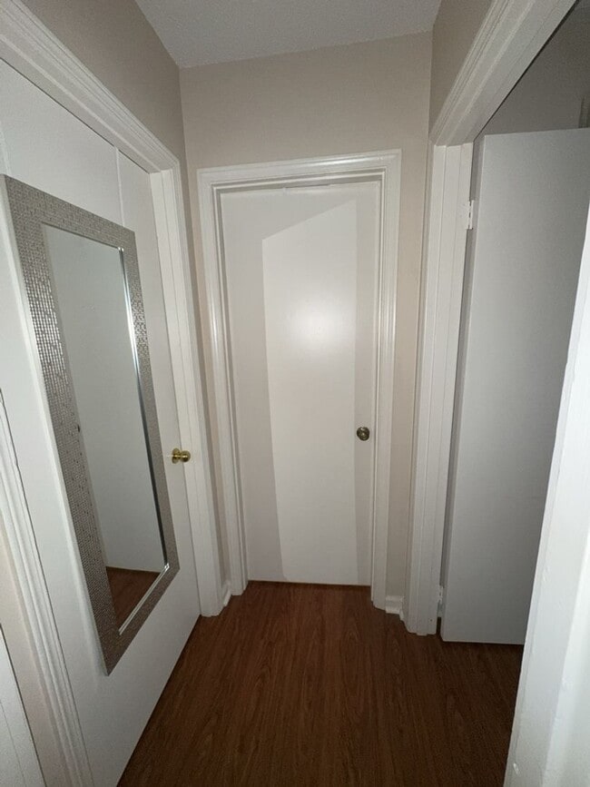 Building Photo - r1423a