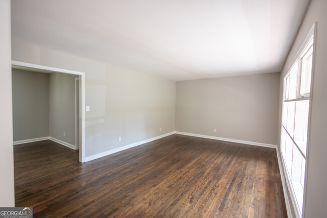 Building Photo - 2689 Collier Dr NW