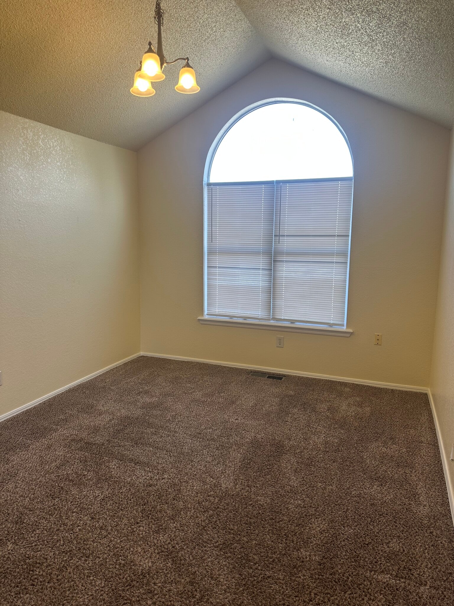 Building Photo - 9810 Walnut Ln