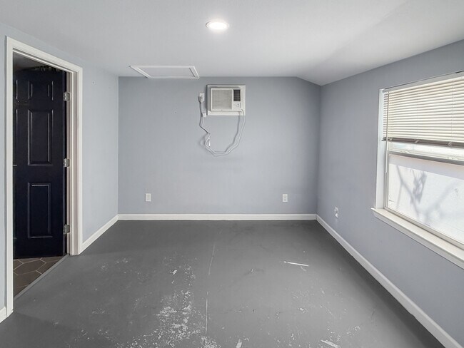 Building Photo - 3201 Ryan Ave