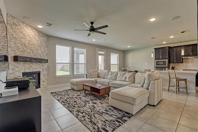 Building Photo - 15846 Weston Ridge Dr