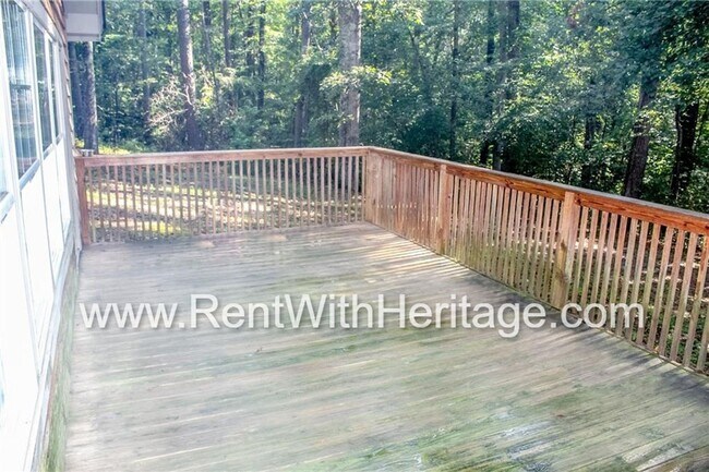 Building Photo - Charming Rustic Cabin Home on 2 Acres / Na...