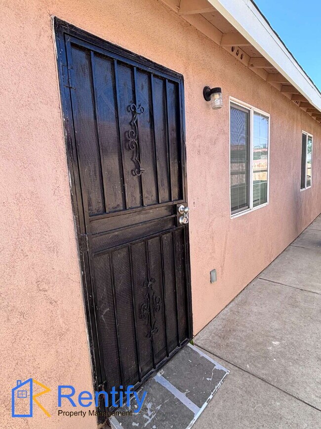 Building Photo - 3-Bed, 2-Bath in North Bakersfield – Only for $1,495