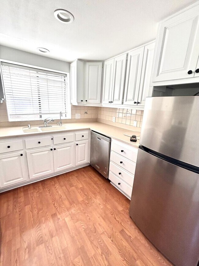 Building Photo - Spacious Private back house, W/D hookups, Garage, Walk-in closet