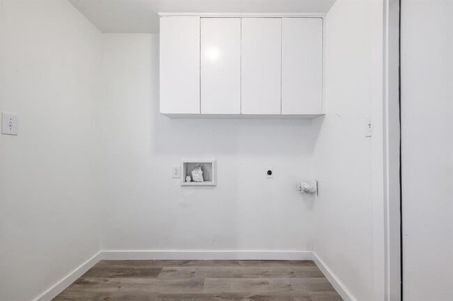 Building Photo - 3300 Catalina Dr
