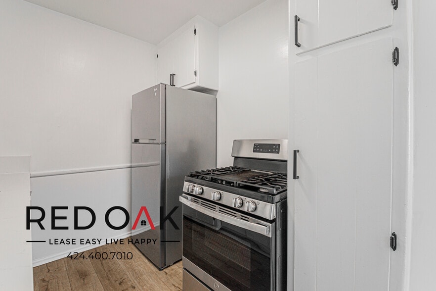 Building Photo - 820 S Gramercy Pl