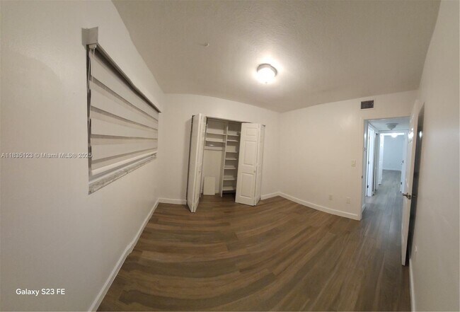 Building Photo - 2325 W 60th St