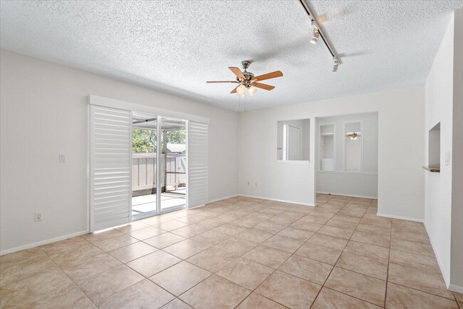 Building Photo - 3902 NW Cinnamon Tree Cir