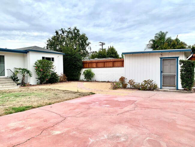 Building Photo - La Mesa - 3 Bedroom/2 bath House PLUS Detached Bonus Room, Garage and W/D
