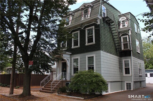 Building Photo - 13 Pleasant St