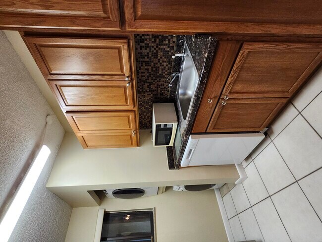 Building Photo - 545 Trace Cir