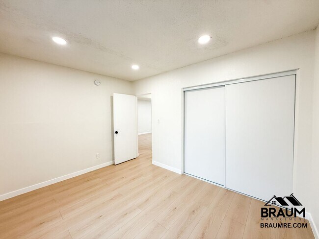 Building Photo - 4636 Laurel Canyon Blvd