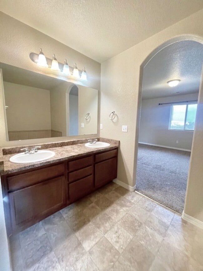 Building Photo - Stetson Hills Home with 3 Bedrooms and 2.5 Baths Available in May