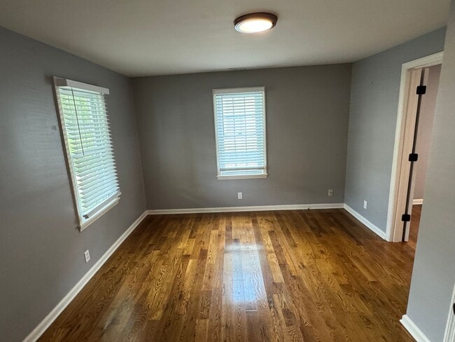 Building Photo - Cute house in Madison! Backs up to Lanier ...