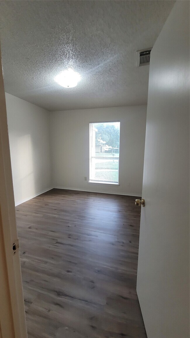 Building Photo - 18214 Almonte Ln