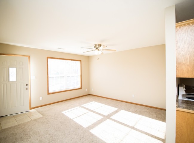 Building Photo - 1600 Marion Dr