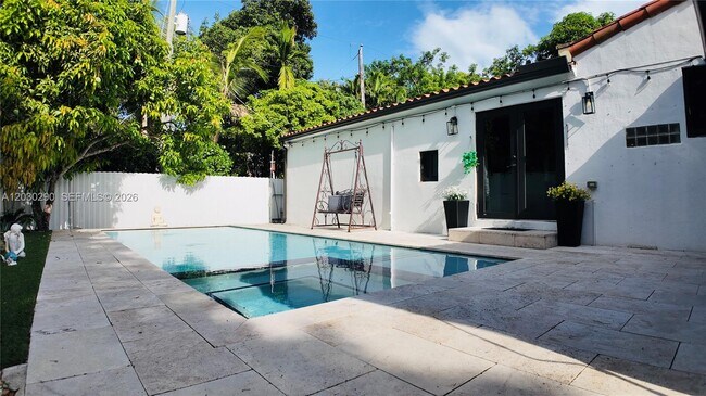 Building Photo - 9021 N Miami Ave