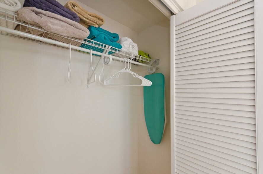 Building Photo - 202 Bicknell Ave