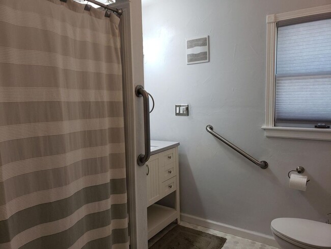 Building Photo - 1403