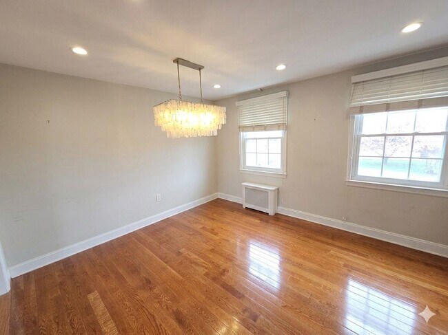 Building Photo - 112 Darwin Ave