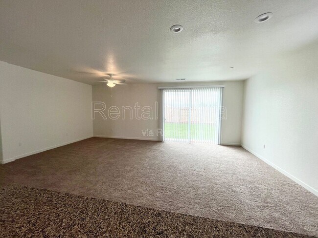 Building Photo - 165 Squaw Vly Dr