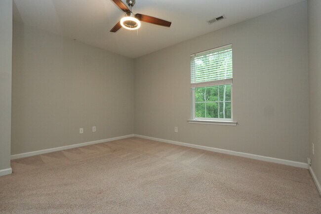 Building Photo - A charming house with 4 beds and 3.5 bath ...