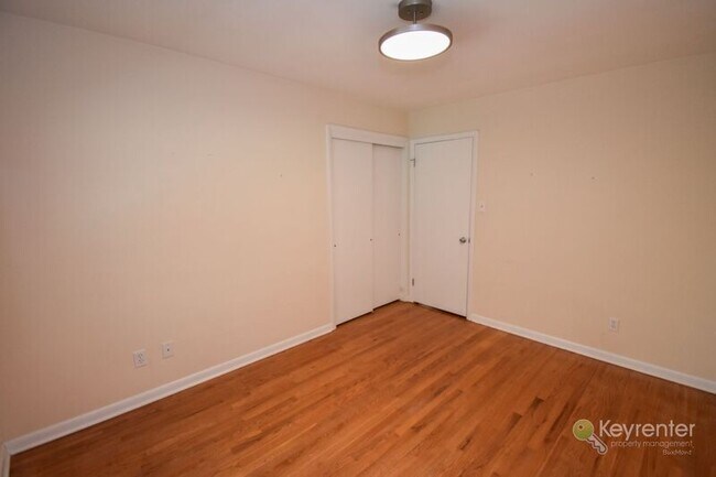 Building Photo - 981 Limekiln Rd