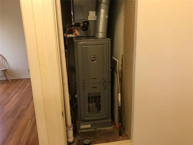 Building Photo - 4205 6th Ave