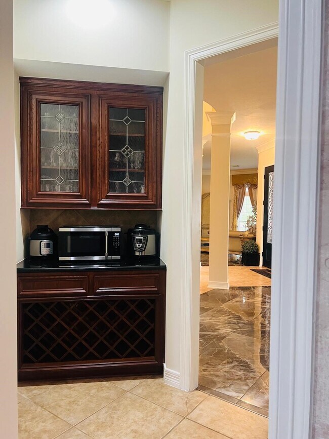 Building Photo - 4114 Fisher Lake Dr