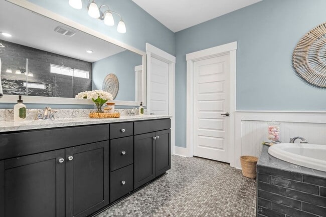 Building Photo - Better than new 4 bedroom + office on larg...