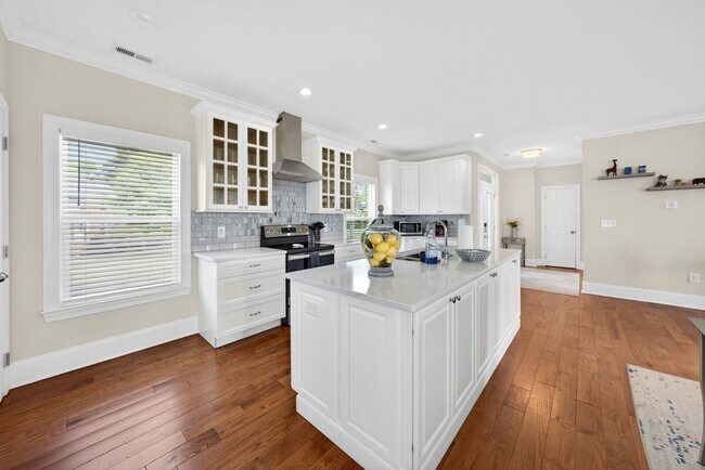 Building Photo - 415 Sassanqua Dr