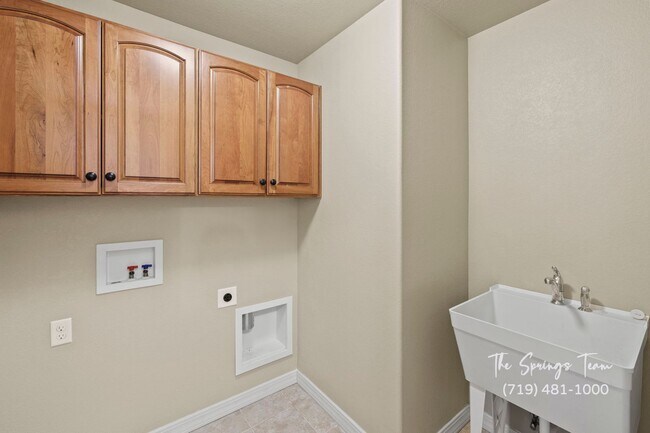 Building Photo - BEAUTIFUL 4BD + BONUS ROOM/3BA/3 CAR GARAG...