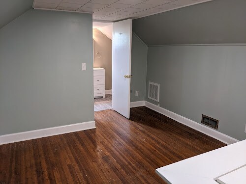 Building Photo - 1245 S Hawthorne Rd