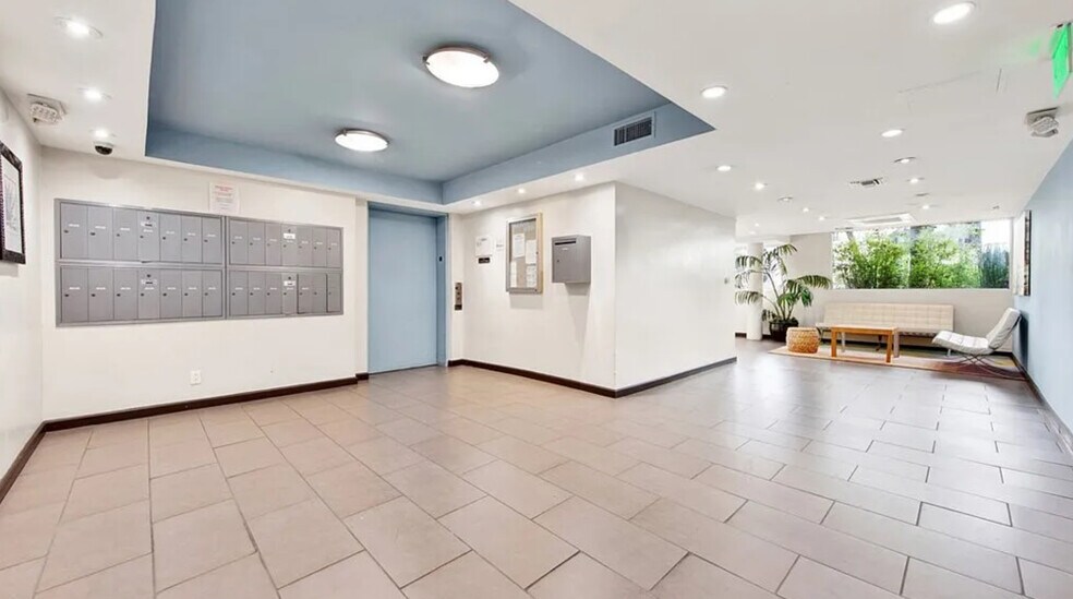 Building Photo - 4702 Fulton Ave