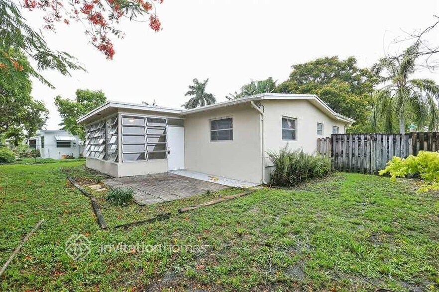 Building Photo - 2430 NW 81st Ave