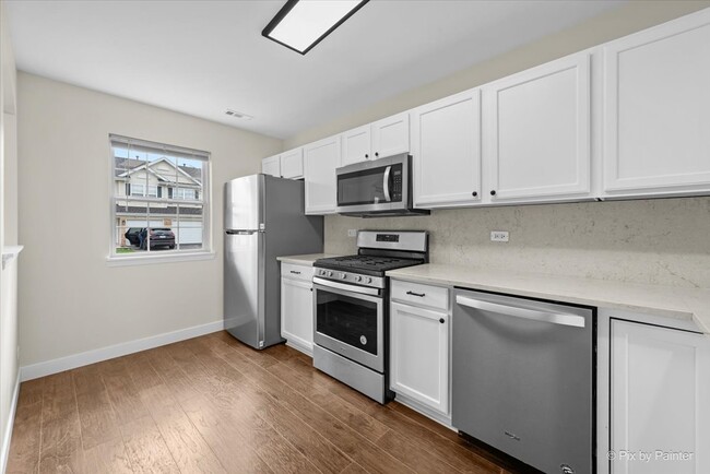 Building Photo - 1737 W Chrysler Dr