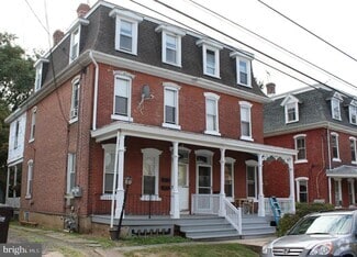 Building Photo - 411 School St