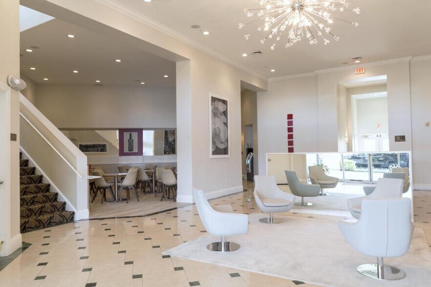 Building Photo - 7389 Universal Blvd