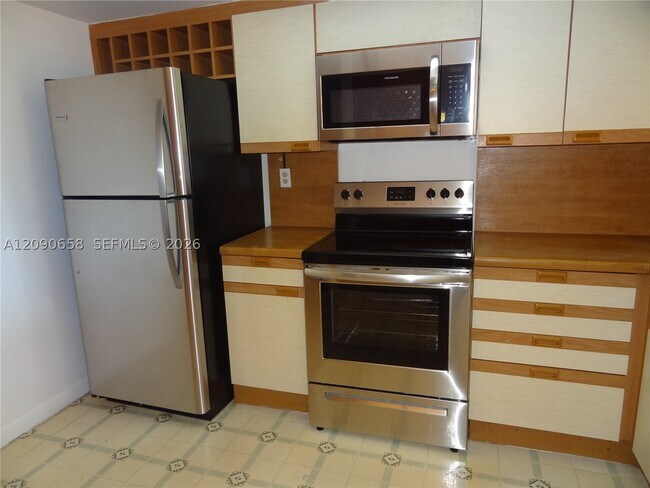 Building Photo - 8850 SW 123rd Ct