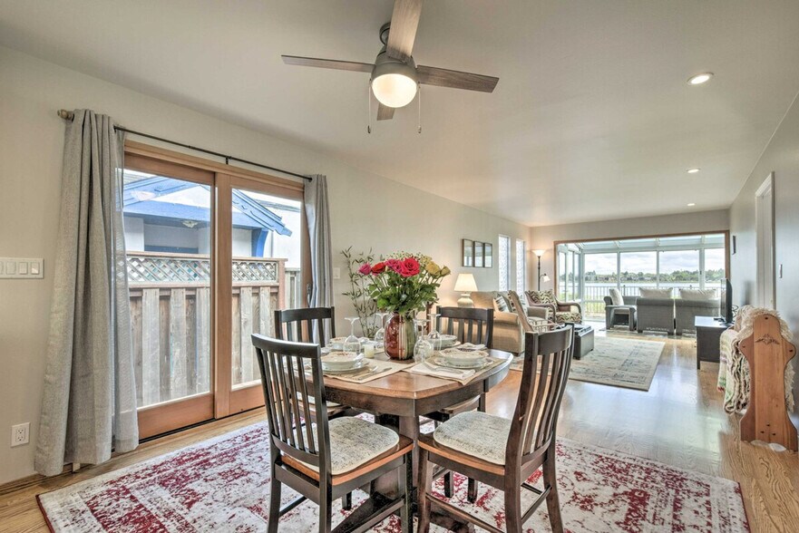 Building Photo - 2606 Bayview Dr