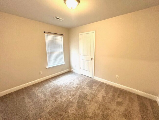 Building Photo - Beautiful 4 Bedroom 2 Bath Home! $300 OFF ...