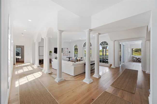Building Photo - 2377 Golf Brook Dr