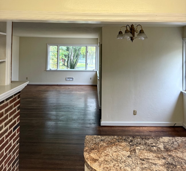 Building Photo - 104 Warnock Rd